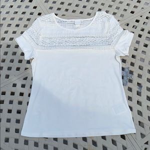 Plain white tshirt with patterned neck line